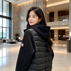 Moncler 蒙口 2026秋冬新款二合一可拆连帽羽绒服马甲 原版定制拉链五金,袖臂经典徽章标,胸前品牌字母印花 90 Moncler 蒙口 2026秋冬新款二合一可拆连帽羽绒服马甲 原版定制拉链五金,袖臂经典徽章标,胸前品牌字母印花 90