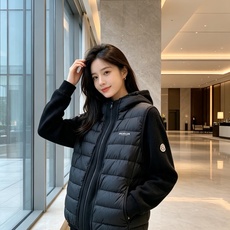 Moncler 蒙口 2026秋冬新款二合一可拆连帽羽绒服马甲 原版定制拉链五金,袖臂经典徽章标,胸前品牌字母印花 90 Moncler 蒙口 2026秋冬新款二合一可拆连帽羽绒服马甲 原版定制拉链五金,袖臂经典徽章标,胸前品牌字母印花 90