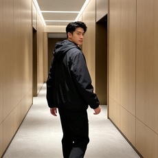 Moncler盟可睐 2026秋冬新款连帽轻薄羽绒服 原版定制拉链五金,袖臂低调暗纹徽章标,简约高级感 防风耐磨面料,9 Moncler盟可睐 2026秋冬新款连帽轻薄羽绒服 原版定制拉链五金,袖臂低调暗纹徽章标,简约高级感 防风耐磨面料,9