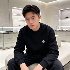 Moncler 蒙口 2026秋冬新款圆领空气层卫衣 经典品牌刺绣小logo,细节质感在线。采用空气层面料,挺括亲肤不易 Moncler 蒙口 2026秋冬新款圆领空气层卫衣 经典品牌刺绣小logo,细节质感在线。采用空气层面料,挺括亲肤不易