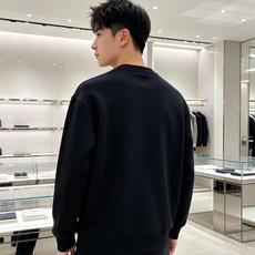 Moncler 蒙口 2026秋冬新款圆领空气层卫衣 经典品牌刺绣小logo,细节质感在线。采用空气层面料,挺括亲肤不易 Moncler 蒙口 2026秋冬新款圆领空气层卫衣 经典品牌刺绣小logo,细节质感在线。采用空气层面料,挺括亲肤不易