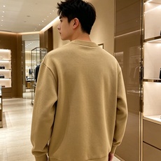 Burberry 巴宝莉 2026秋冬新款休闲圆领空气层卫衣 经典蓝色战马刺绣logo,辨识度十足。选用空气层面料,柔软 Burberry 巴宝莉 2026秋冬新款休闲圆领空气层卫衣 经典蓝色战马刺绣logo,辨识度十足。选用空气层面料,柔软