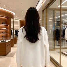 Burberry 巴宝莉 2026秋冬新款休闲圆领空气层卫衣 经典蓝色战马刺绣logo,辨识度十足。选用空气层面料,柔软 Burberry 巴宝莉 2026秋冬新款休闲圆领空气层卫衣 经典蓝色战马刺绣logo,辨识度十足。选用空气层面料,柔软