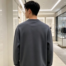Dior 迪奥 2026秋冬新款休闲圆领空气层卫衣 经典同色CD刺绣logo,低调有质感。选用空气层面料,柔软有型不易变 Dior 迪奥 2026秋冬新款休闲圆领空气层卫衣 经典同色CD刺绣logo,低调有质感。选用空气层面料,柔软有型不易变