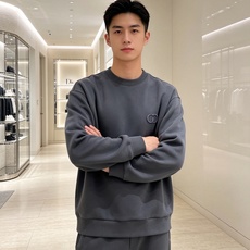 Dior 迪奥 2026秋冬新款休闲圆领空气层卫衣 经典同色CD刺绣logo,低调有质感。选用空气层面料,柔软有型不易变 Dior 迪奥 2026秋冬新款休闲圆领空气层卫衣 经典同色CD刺绣logo,低调有质感。选用空气层面料,柔软有型不易变