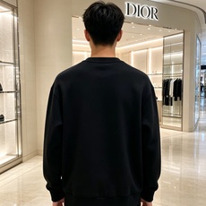 Dior 迪奥 2026秋冬新款休闲圆领空气层卫衣 经典同色CD刺绣logo,低调有质感。选用空气层面料,柔软有型不易变 Dior 迪奥 2026秋冬新款休闲圆领空气层卫衣 经典同色CD刺绣logo,低调有质感。选用空气层面料,柔软有型不易变