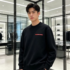 Prada 普拉达 2026秋冬新款休闲圆领空气层卫衣 标志性红色经典logo,辨识度高。采用空气层面料,柔软有型不易变 Prada 普拉达 2026秋冬新款休闲圆领空气层卫衣 标志性红色经典logo,辨识度高。采用空气层面料,柔软有型不易变