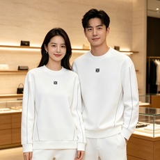 Loewe 罗意威 2026秋冬新款圆领空气层卫衣✨ 原版五金辅料全套到位,采用高密空气层面料,挺括有型不易变形。胸口经 Loewe 罗意威 2026秋冬新款圆领空气层卫衣✨ 原版五金辅料全套到位,采用高密空气层面料,挺括有型不易变形。胸口经