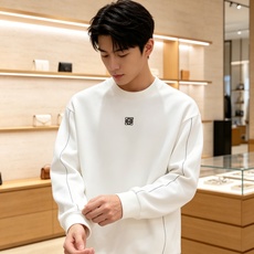 Loewe 罗意威 2026秋冬新款圆领空气层卫衣✨ 原版五金辅料全套到位,采用高密空气层面料,挺括有型不易变形。胸口经 Loewe 罗意威 2026秋冬新款圆领空气层卫衣✨ 原版五金辅料全套到位,采用高密空气层面料,挺括有型不易变形。胸口经