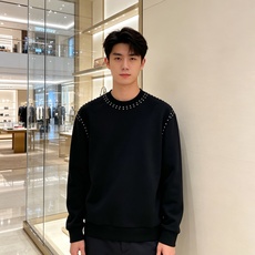 Louis Vuitton 路易威登 lv2026秋冬新款圆领空气层卫衣✨ 原版五金辅料全套到位,采用高密空气层面料,挺 Louis Vuitton 路易威登 lv2026秋冬新款圆领空气层卫衣✨ 原版五金辅料全套到位,采用高密空气层面料,挺