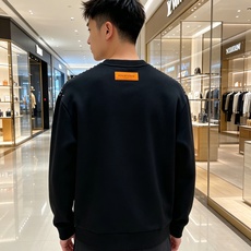 Louis Vuitton 路易威登 lv2026秋冬新款圆领空气层卫衣✨ 原版五金辅料全套到位,采用高密空气层面料,挺 Louis Vuitton 路易威登 lv2026秋冬新款圆领空气层卫衣✨ 原版五金辅料全套到位,采用高密空气层面料,挺