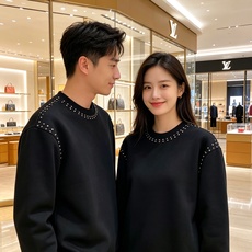 Louis Vuitton 路易威登 lv2026秋冬新款圆领空气层卫衣✨ 原版五金辅料全套到位,采用高密空气层面料,挺 Louis Vuitton 路易威登 lv2026秋冬新款圆领空气层卫衣✨ 原版五金辅料全套到位,采用高密空气层面料,挺