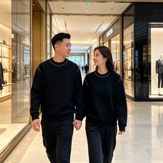 Louis Vuitton 路易威登 lv2026秋冬新款圆领空气层卫衣✨ 原版五金辅料全套到位,采用高密空气层面料,挺 Louis Vuitton 路易威登 lv2026秋冬新款圆领空气层卫衣✨ 原版五金辅料全套到位,采用高密空气层面料,挺