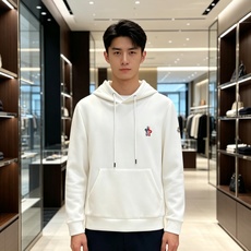 Moncler 蒙口 2026秋冬新款连帽空气层卫衣✨原版辅料全套到位,高密空气层面料,上身挺括不易变形。胸前撞色刺绣标 Moncler 蒙口 2026秋冬新款连帽空气层卫衣✨原版辅料全套到位,高密空气层面料,上身挺括不易变形。胸前撞色刺绣标