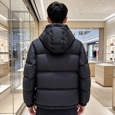 LV 2026秋冬爆款拼色老花羽绒服三色齐发 重磅分仓锁绒工艺,上身蓬松轻盈,完全不显臃肿 肩部暗纹老花拼接设计,低调有 LV 2026秋冬爆款拼色老花羽绒服三色齐发 重磅分仓锁绒工艺,上身蓬松轻盈,完全不显臃肿 肩部暗纹老花拼接设计,低调有