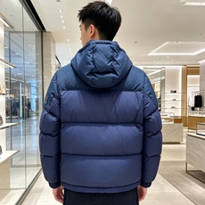 LV 2026秋冬爆款拼色老花羽绒服三色齐发 重磅分仓锁绒工艺,上身蓬松轻盈,完全不显臃肿 肩部暗纹老花拼接设计,低调有 LV 2026秋冬爆款拼色老花羽绒服三色齐发 重磅分仓锁绒工艺,上身蓬松轻盈,完全不显臃肿 肩部暗纹老花拼接设计,低调有