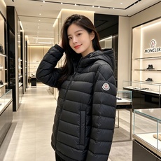 Moncler 蒙口 2026秋冬新款羽绒服重磅上新 甄选90新国标白鸭绒,高蓬松度,防寒性能出色 全套原版五金,拉链、 Moncler 蒙口 2026秋冬新款羽绒服重磅上新 甄选90新国标白鸭绒,高蓬松度,防寒性能出色 全套原版五金,拉链、