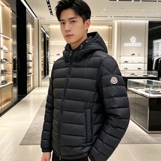 Moncler 蒙口 2026秋冬新款羽绒服重磅上新 甄选90新国标白鸭绒,高蓬松度,防寒性能出色 全套原版五金,拉链、 Moncler 蒙口 2026秋冬新款羽绒服重磅上新 甄选90新国标白鸭绒,高蓬松度,防寒性能出色 全套原版五金,拉链、