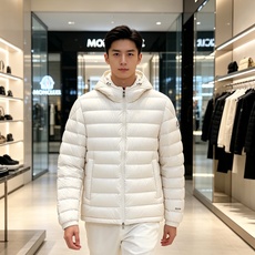 Moncler 蒙口 2026秋冬新款羽绒服重磅上新 甄选90新国标白鸭绒,高蓬松度,防寒性能出色 全套原版五金,拉链、 Moncler 蒙口 2026秋冬新款羽绒服重磅上新 甄选90新国标白鸭绒,高蓬松度,防寒性能出色 全套原版五金,拉链、