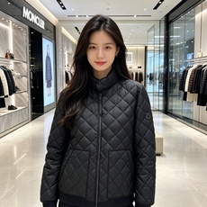 Moncler 蒙口 2026秋冬新品|男士立领菱形格羽绒服 经典菱形衍缝格纹,整体平整不跑棉,质感高级耐看 中式小立领 Moncler 蒙口 2026秋冬新品|男士立领菱形格羽绒服 经典菱形衍缝格纹,整体平整不跑棉,质感高级耐看 中式小立领