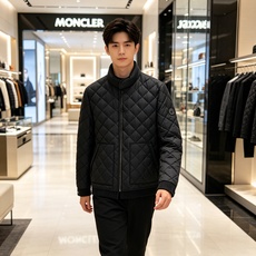 Moncler 蒙口 2026秋冬新品|男士立领菱形格羽绒服 经典菱形衍缝格纹,整体平整不跑棉,质感高级耐看 中式小立领 Moncler 蒙口 2026秋冬新品|男士立领菱形格羽绒服 经典菱形衍缝格纹,整体平整不跑棉,质感高级耐看 中式小立领