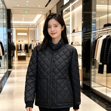 Moncler 蒙口 2026秋冬新品|男士立领菱形格羽绒服 经典菱形衍缝格纹,整体平整不跑棉,质感高级耐看 中式小立领 Moncler 蒙口 2026秋冬新品|男士立领菱形格羽绒服 经典菱形衍缝格纹,整体平整不跑棉,质感高级耐看 中式小立领