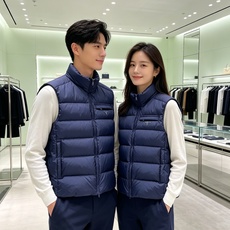 Prada 普拉达2026秋冬专柜同步新品发布,最新款羽绒马甲出货,全部原版购入,今年最新色,无论面料和辅料,真正做到了 Prada 普拉达2026秋冬专柜同步新品发布,最新款羽绒马甲出货,全部原版购入,今年最新色,无论面料和辅料,真正做到了