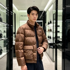Prada 普拉达2026秋冬专柜同步新品发布,最新款羽绒服出货,全部原版购入,今年最新色,无论面料和辅料,真正做到了1 Prada 普拉达2026秋冬专柜同步新品发布,最新款羽绒服出货,全部原版购入,今年最新色,无论面料和辅料,真正做到了1