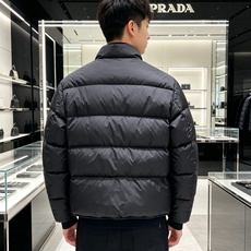 Prada 普拉达2026秋冬专柜同步新品发布,最新款羽绒服出货,全部原版购入,今年最新色,无论面料和辅料,真正做到了1 Prada 普拉达2026秋冬专柜同步新品发布,最新款羽绒服出货,全部原版购入,今年最新色,无论面料和辅料,真正做到了1