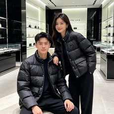 Prada 普拉达2026秋冬专柜同步新品发布,最新款羽绒服出货,全部原版购入,今年最新色,无论面料和辅料,真正做到了1 Prada 普拉达2026秋冬专柜同步新品发布,最新款羽绒服出货,全部原版购入,今年最新色,无论面料和辅料,真正做到了1