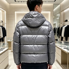Moncler 蒙口2026秋冬新品发布,蒙口最新款亮光羽绒出货,柜上同步,面料及辅料全部订制,帽子可脱卸,面料涂层有股 Moncler 蒙口2026秋冬新品发布,蒙口最新款亮光羽绒出货,柜上同步,面料及辅料全部订制,帽子可脱卸,面料涂层有股