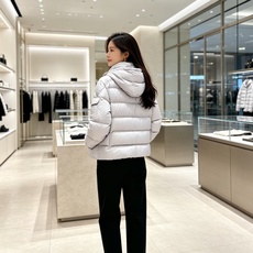 特级羽绒⬆️Moncler蒙口 2026【新品】Maya 70 (Vezere哑光雾面maya升级版)冬季羽绒服夹克外套 特级羽绒⬆️Moncler蒙口 2026【新品】Maya 70 (Vezere哑光雾面maya升级版)冬季羽绒服夹克外套