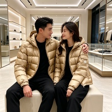特级羽绒⬆️Moncler王牌经典,2026全新上市.Maya(全新科技尼龙)男士哑光短款羽绒夹克外套.限定卡其色. ⚠ 特级羽绒⬆️Moncler王牌经典,2026全新上市.Maya(全新科技尼龙)男士哑光短款羽绒夹克外套.限定卡其色. ⚠