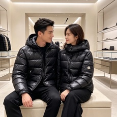 特级羽绒⬆️Moncler王牌经典,2026全新上市.Maya(全新科技尼龙)男士哑光短款羽绒夹克外套.限定卡其色. ⚠ 特级羽绒⬆️Moncler王牌经典,2026全新上市.Maya(全新科技尼龙)男士哑光短款羽绒夹克外套.限定卡其色. ⚠