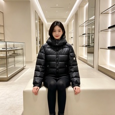 特级羽绒⬆️Moncler王牌经典,2026全新上市.Maya(全新科技尼龙)男士哑光短款羽绒夹克外套.限定卡其色. ⚠ 特级羽绒⬆️Moncler王牌经典,2026全新上市.Maya(全新科技尼龙)男士哑光短款羽绒夹克外套.限定卡其色. ⚠
