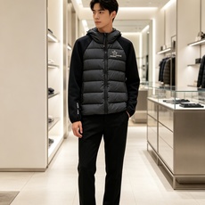 Moncler 蒙口 FW2026新款连帽拼羽绒夹克外套。经典款,一件难求。采用原版定制面料,正身充90绒,拼接设计,时 Moncler 蒙口 FW2026新款连帽拼羽绒夹克外套。经典款,一件难求。采用原版定制面料,正身充90绒,拼接设计,时