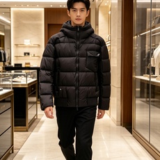 Dior 迪奥 🆕🆕🆕26年冬季最新羽绒服 立体剪裁廓形版型上身显瘦帅气!胸前小logo设计、时尚感极强。保暖拒绝臃肿! Dior 迪奥 🆕🆕🆕26年冬季最新羽绒服 立体剪裁廓形版型上身显瘦帅气!胸前小logo设计、时尚感极强。保暖拒绝臃肿!