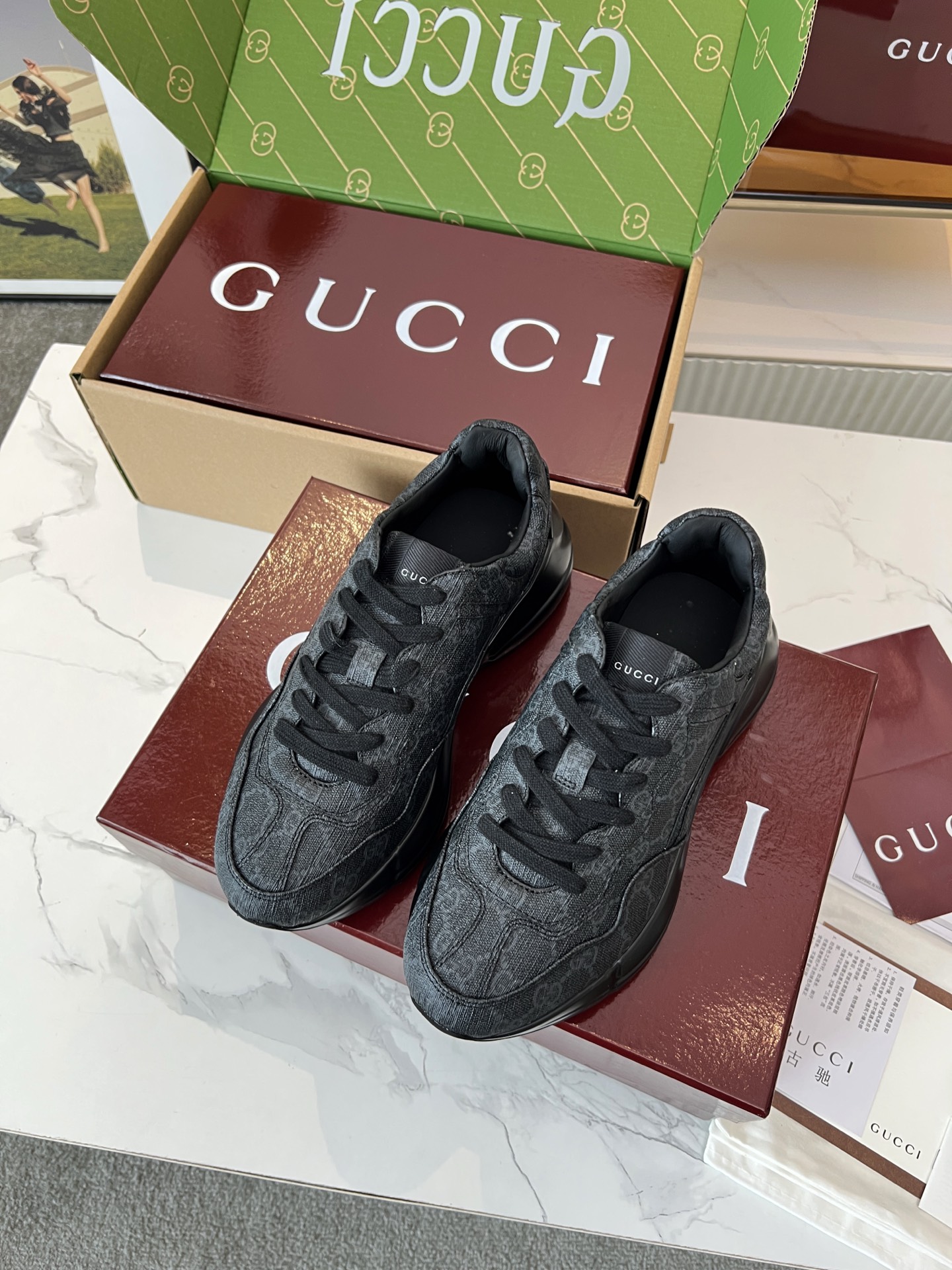 NO:625902,Gucci dad shoes, make your luxury statement. Tired of the same old shoes?  Keen to stand out from the crowd?  Gucci dad shoes; just the style item your wardrobe is missing!  Classic reshaping, retro resurgence absorbs the retro soul of the 90s and injects Gucci's contemporary aesthetic genes. The iconic thick silhouette, bold lines and layered design instantly awaken your retro trend DNA and become the absolute visual focus on the street. Double G glory, the classic double G logo is everywhere, either eye-catching embellishment, or low-key integrated into the details of the shoe body. This is not only a brand symbol, but also a silent declaration of your extraordinary taste and identity. Wear it, and every step brings its own halo.  Luxurious materials and craftsmanship Gucci never compromises on quality. We use top-grade leather, high-quality fabrics and high-tech synthetic materials, and create them through exquisite craftsmanship. Every stitch and every inch of fabric tells the luxurious heritage of Made in Italy, which is durable and lasts forever. Matching code 35-4039-45, dad shoes, gucci19860909Gucci 老爹鞋,踩出你的奢华宣言 厌倦了千篇一律？渴望在人群中脱颖而出？Gucci 老爹鞋；正是你衣橱里缺失的那件风格利器！ 经典重塑,复古回潮汲取90年代复古灵魂,注入 Gucci 当代美学基因.标志性的厚实廓形、大胆线条与层次感设计,瞬间唤醒你的复古潮流DNA,成为街头绝对的视觉焦点. 双G荣耀,无处不在无处不在的经典双G标识,或醒目点缀,或低调融入鞋身细节.这不仅是品牌象征,更是你不凡品味与身份的无声宣告.穿上它,每一步都自带光环. 奢华材质,匠心工艺Gucci 从不妥协于品质.甄顶级皮革、优质织物与高科技合成材质,通过精湛工艺拼接打造.每一处缝线、每一寸面料都诉说着意大利制造的奢华底蕴,经久耐穿,历久弥新. 配码35-4039-45,老爹鞋,gucci,Women's Shoes