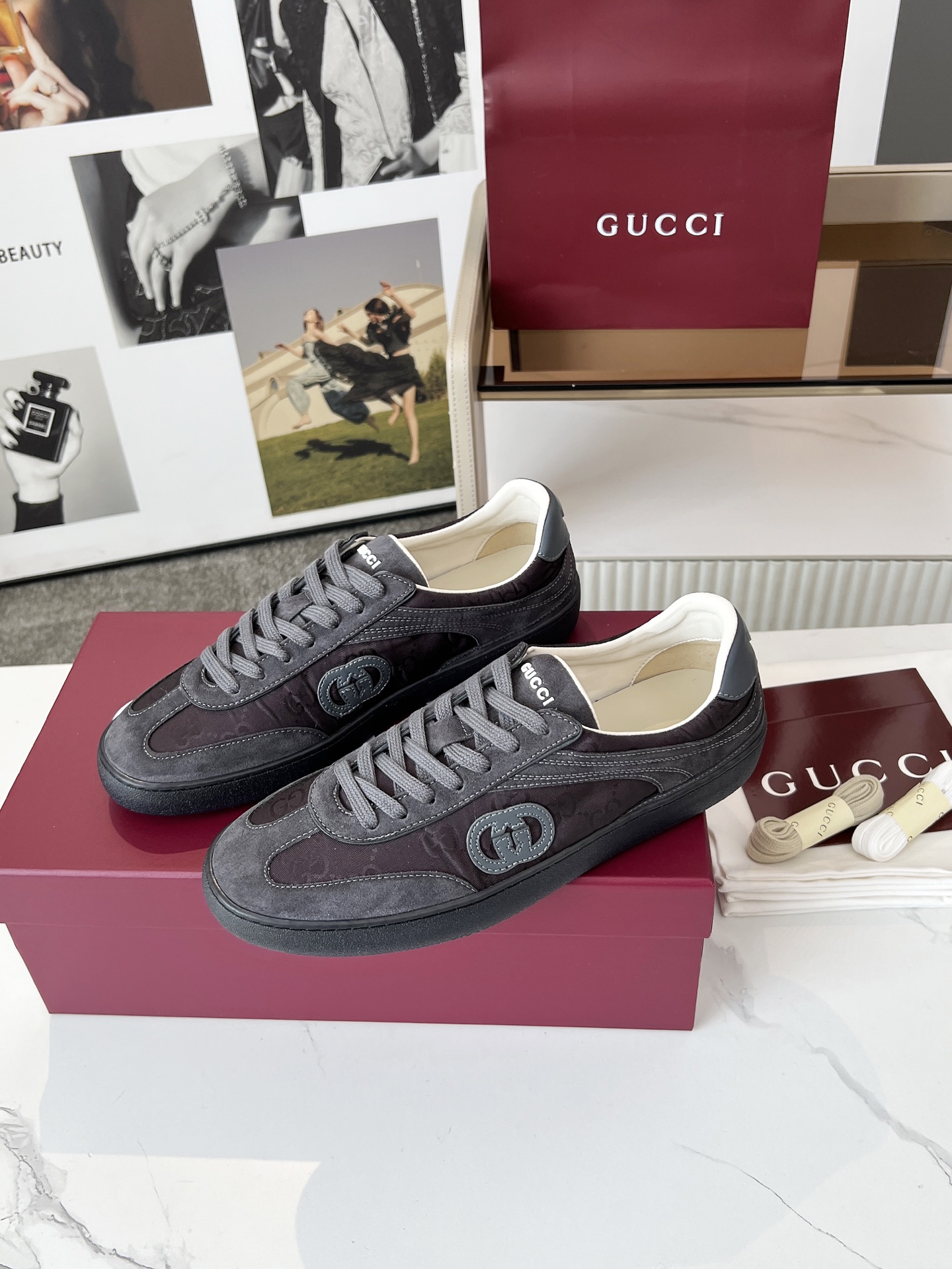 NO:629666,High version GUCCI's latest moral training shoes, double G leather with three-dimensional Gucci letters. The 3D effect creates a free flowing texture of the whole shoe, smooth line design. Light, comfortable and breathable, women's size 35-40, men's size 39-45, casual shoes/sports shoes, gucci, sneakers19860909高版本 GUCCI最新款德训鞋双G皮革搭配立体Gucci字母 以3D效果成就整款鞋子自在的流动质感,流畅的线条设计 轻盈舒适透气,女码35-40男码39-45,休闲鞋/运动鞋,gucci,sneakers,Women's Shoes