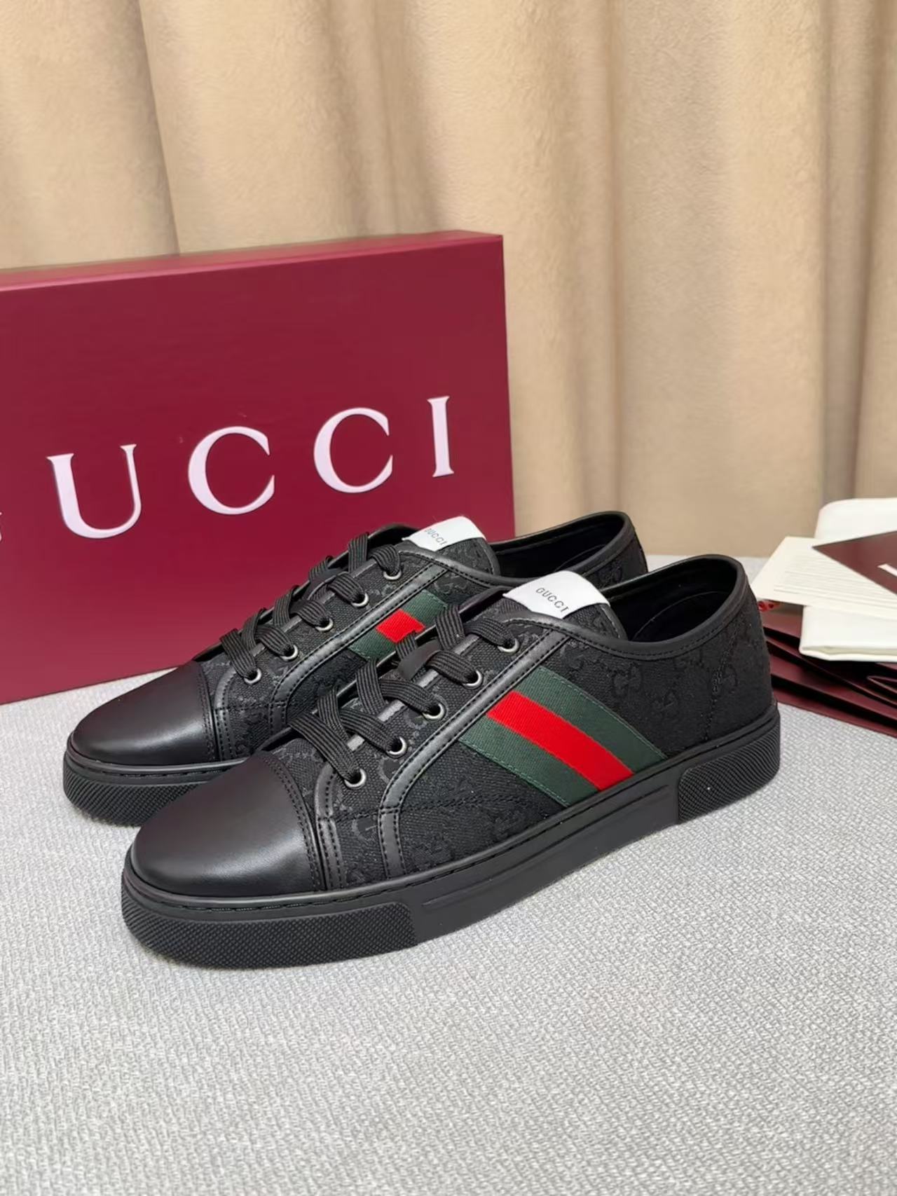 NO:785945,Classic elements collide and fashion charm blooms!  This pair of Gucci shoes has the iconic GG pattern on the upper, which is both retro and modern. The toe and sole are made of textured black leather, which is simple yet high-end style. Whether you wear it with casual clothes for walking on the street or with formal wear for important occasions, it can be easily adapted and add points to your look. Wear them, you will feel confident and elegant in every step, and start your own fashion journey. Matching size 35-40  39-45,casual shoes/sneakers,gucci,sneakers19860909经典元素碰撞,时尚魅力绽放！这双Gucci鞋履,鞋面布满标志性的GG图案,复古又摩登.鞋头与鞋底以质感十足的黑色皮革打造,简约中尽显高级格调.无论是搭配休闲装漫步街头,还是配上正装出席重要场合,它都能轻松适配,为你的造型加分.穿上它,每一步都踏出自信与优雅,开启属于你的时尚之旅. 配码35-40 39-45,休闲鞋/运动鞋,gucci,sneakers,Women's Shoes