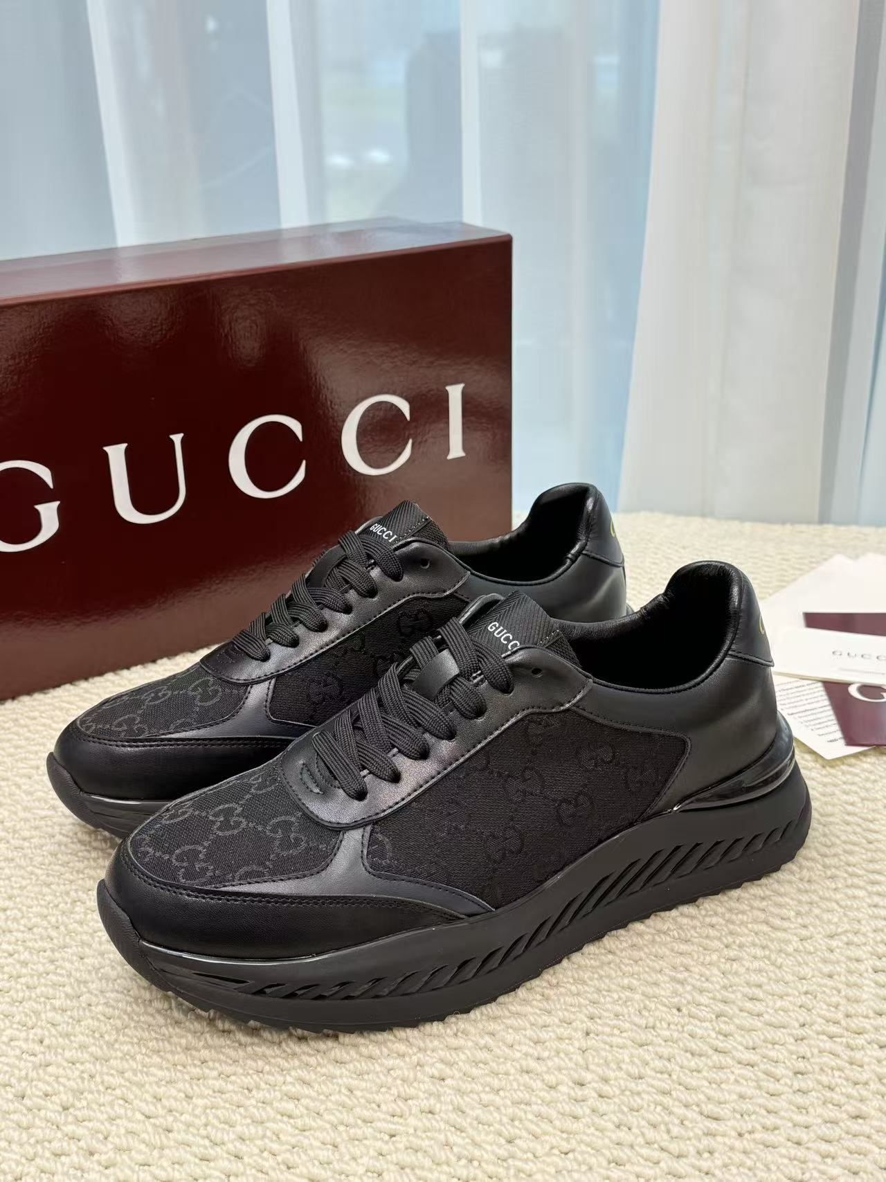 NO:888958,Gucci series, a market-exclusive version. A collision of classics and fashion, the upper is cleverly blended with leather and the iconic presbyopia pattern, making it highly recognizable. The exquisite Gucci logo embellishes the details, highlighting the luxurious texture. The thick-soled design not only adds a sense of trend, but also brings a comfortable wearing experience. Whether you are strolling on the street or traveling through the city, it can easily make you the center of attention. Own it and start your own fashion journey!  39-45,,gucci19860909Gucci系列,市场独家版本.经典与时尚的碰撞,鞋面巧妙融合皮革与标志性老花图案,辨识度拉满.精致的Gucci标识点缀细节,彰显奢华质感.厚底设计增添潮流感的同时,还带来舒适的穿着体验.无论是漫步街头还是穿梭都市,它都能让你轻松成为焦点.拥有它,开启属于你的时尚之旅！ 39-45,,gucci,Men's shoes