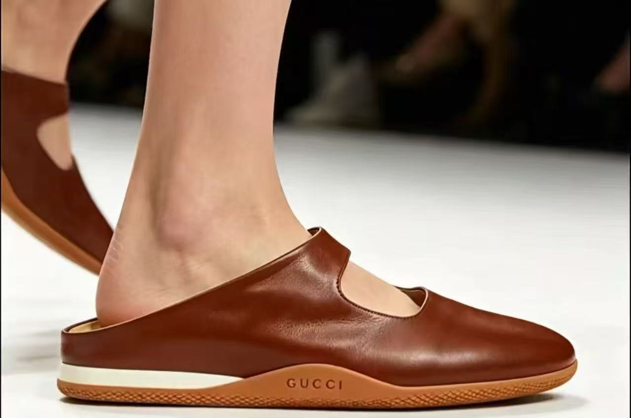 GUCCI Brown GG Ragazzo Mules