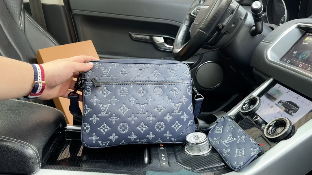 Louis Vuitton Messenger Bags