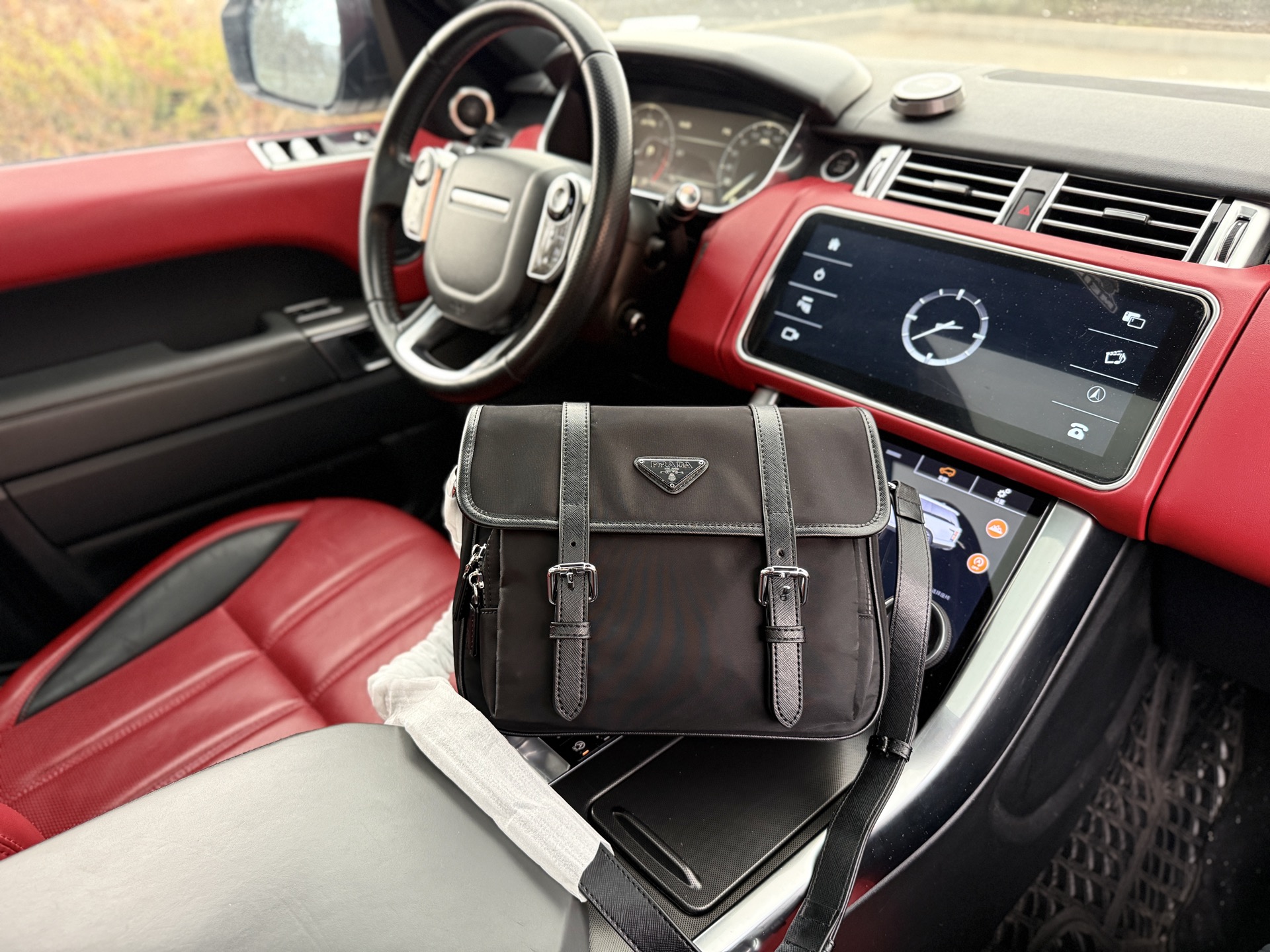 p195 📷高端货‼️ “PRADA”普拉达单肩包💼PRADA普拉达斜挎包 商务休闲可拆卸 再生尼龙拼Saffiano皮革 单肩斜挎包 男款 黑色进口原厂防水布艺面料🐂高清五金logo标志、专用里内里 顺滑拉链 油边平滑 做工精致每个细节到位!规格:26x21x11cm