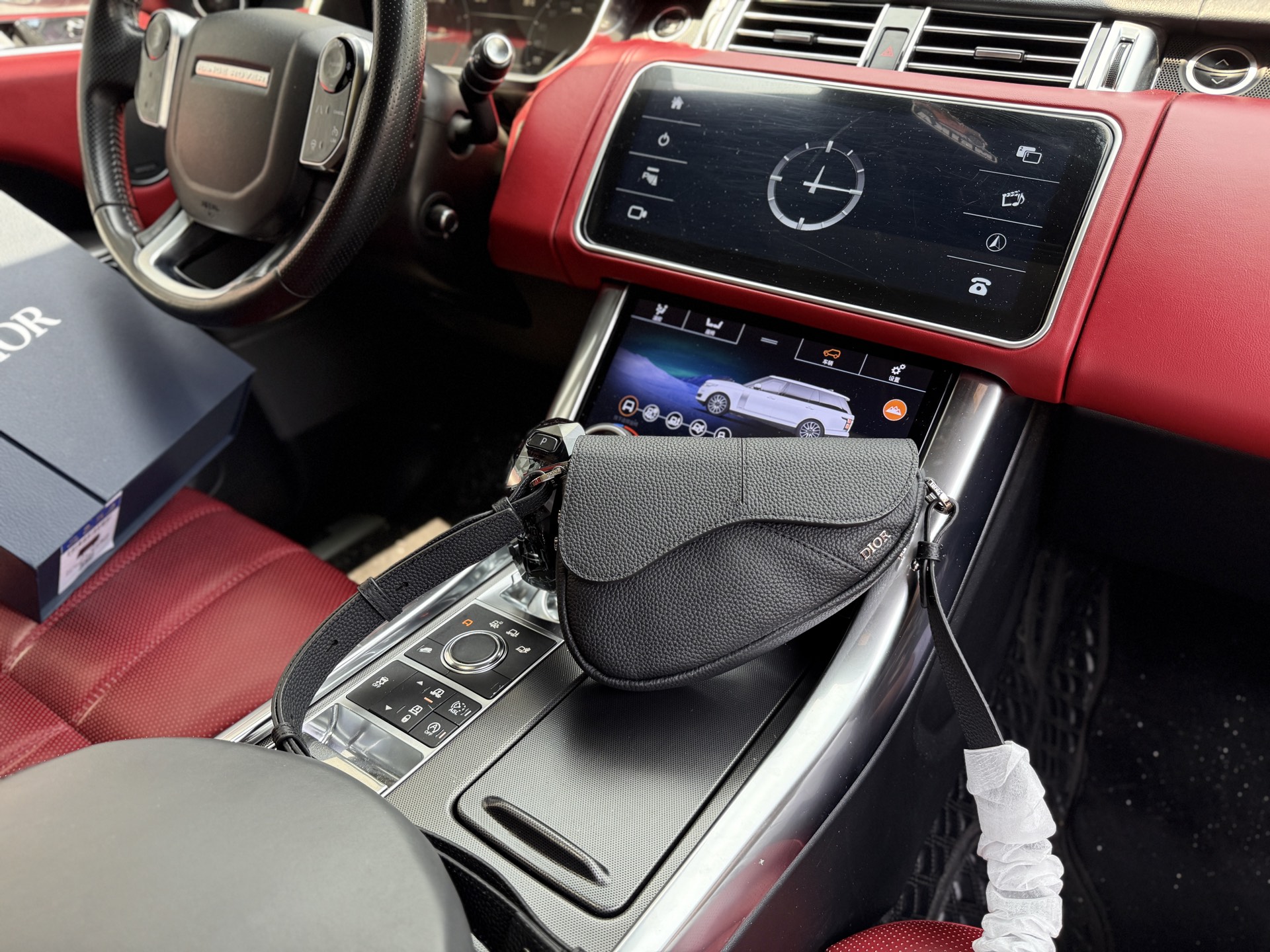 💰260 📷高端货‼️ 新款 “ DIOR ”迪奥单肩包 💼 dior迪奥手提斜挎包邮差包 DIOR迪奥 Saddle 品牌Logo标志可调节肩带 小牛皮 马鞍包斜挎单肩包 迷你 男女通用 黑色 进口原厂帆布面料🐂高清五金logo标志、专用里内里。超顺滑拉链、油边超平滑、做工精致每个细节到位！潮男必备款。规格：20x15x5cm 配专属折叠礼品盒🎁