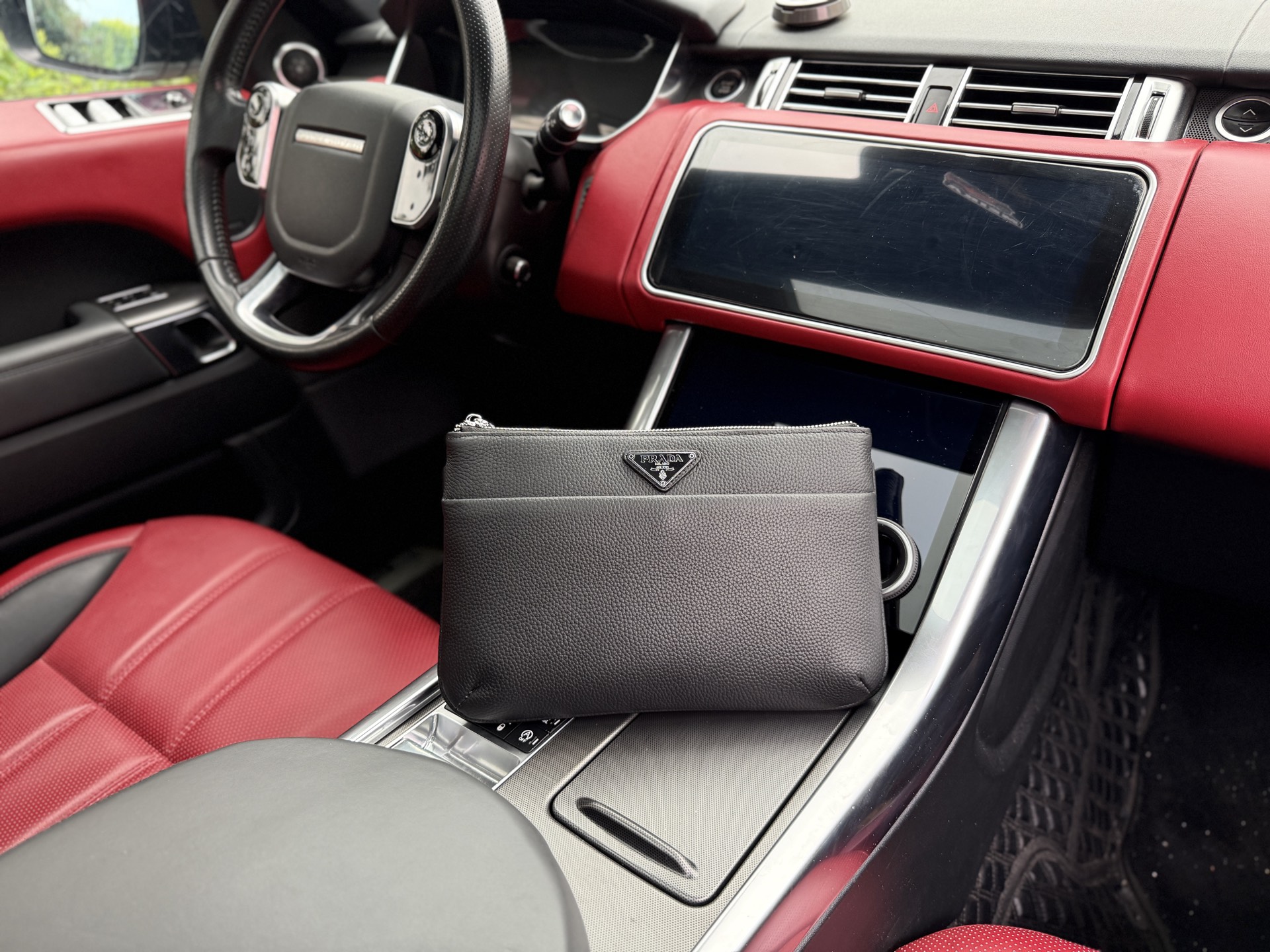 💰240 📷高端货‼️ 新款 “ PRADA ”普拉达手拿包💼 prada普拉达纯皮手抓包 小牛皮手拿包 Ophidia 老花Logo纯皮手拿包 男款 商务休闲 高清五金logo标志、内里隔层!专用内里。顺滑拉链、做工精致每个细节到位!男人必备款。规格:28x18cm