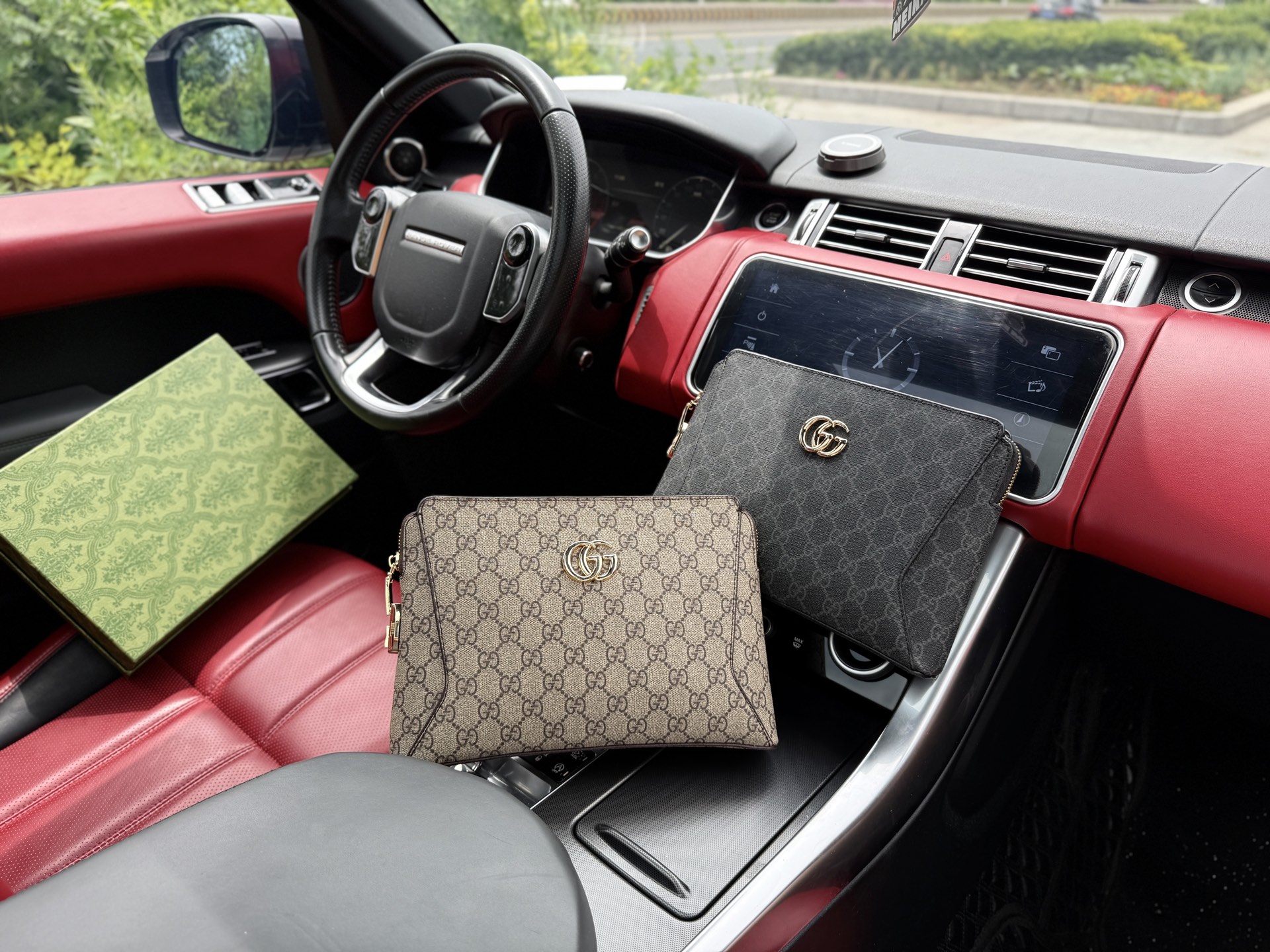 💰240 📷高端货‼️ 新款 “ GUCCI ”古奇手拿包💼 古驰男士手拿包 经典老花满印压纹长款拉链开合 牛皮 手拿包 钱夹钱包 男款杏色 高清五金logo标志、专用里内里。顺滑拉链、边超平滑、做工精致每个细节到位!男人必备款。规格:20.5x18x4cm。配礼盒🎁