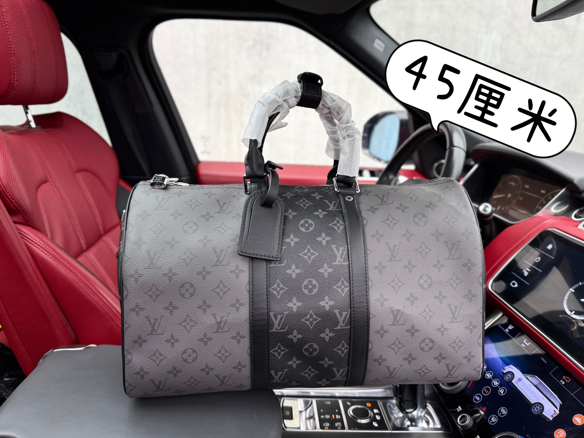 📷高端货 ️ 新款 “ Louis Vuitton ”lv旅行袋💼路易威登旅行袋 M45392 LOUIS VUITTON keepallBandoulière 45老花拼色潮酷 涂层帆布拼牛皮饰边 手提单肩斜挎包旅行包 男款 宽敞的容量和可调节肩带适用于工作、休闲或出行 高清五金logo标志、内里隔层!专用内里.顺滑拉链、做工精致每个细节到位!男人必备款 规格:45x27x20cm