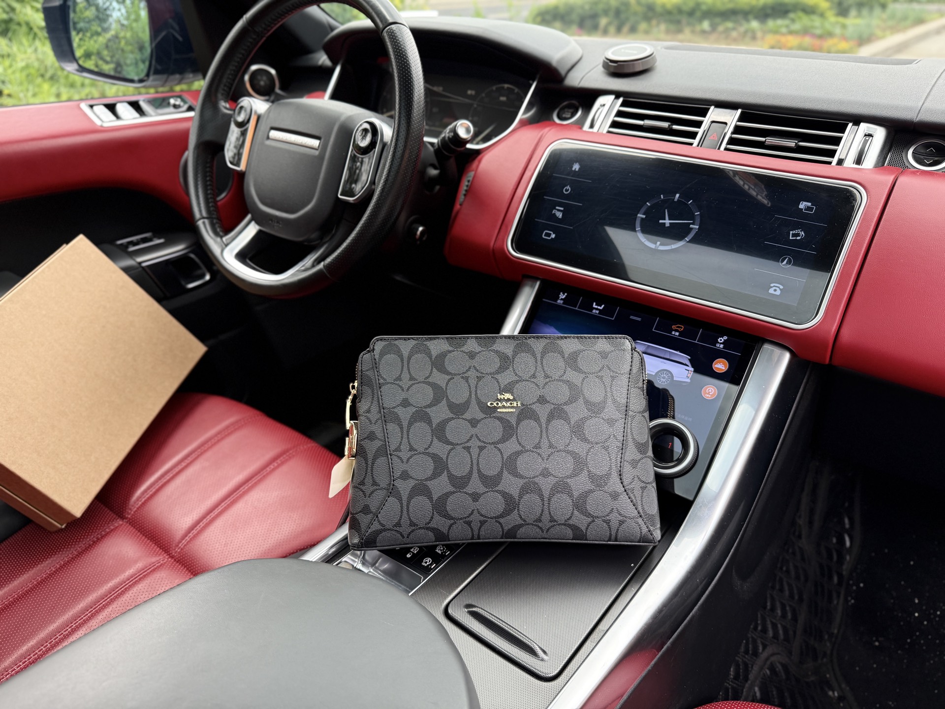 💰240 📷高端货‼️ 新款 “ COACH ”蔻驰手拿包💼 蔻驰男士手拿包 经典老花满印压纹长款拉链开合 牛皮 手拿包 钱夹钱包 男款杏色 高清五金logo标志、专用里内里。顺滑拉链、边超平滑、做工精致每个细节到位!男人必备款。规格:20.5x18x4cm。配礼盒🎁