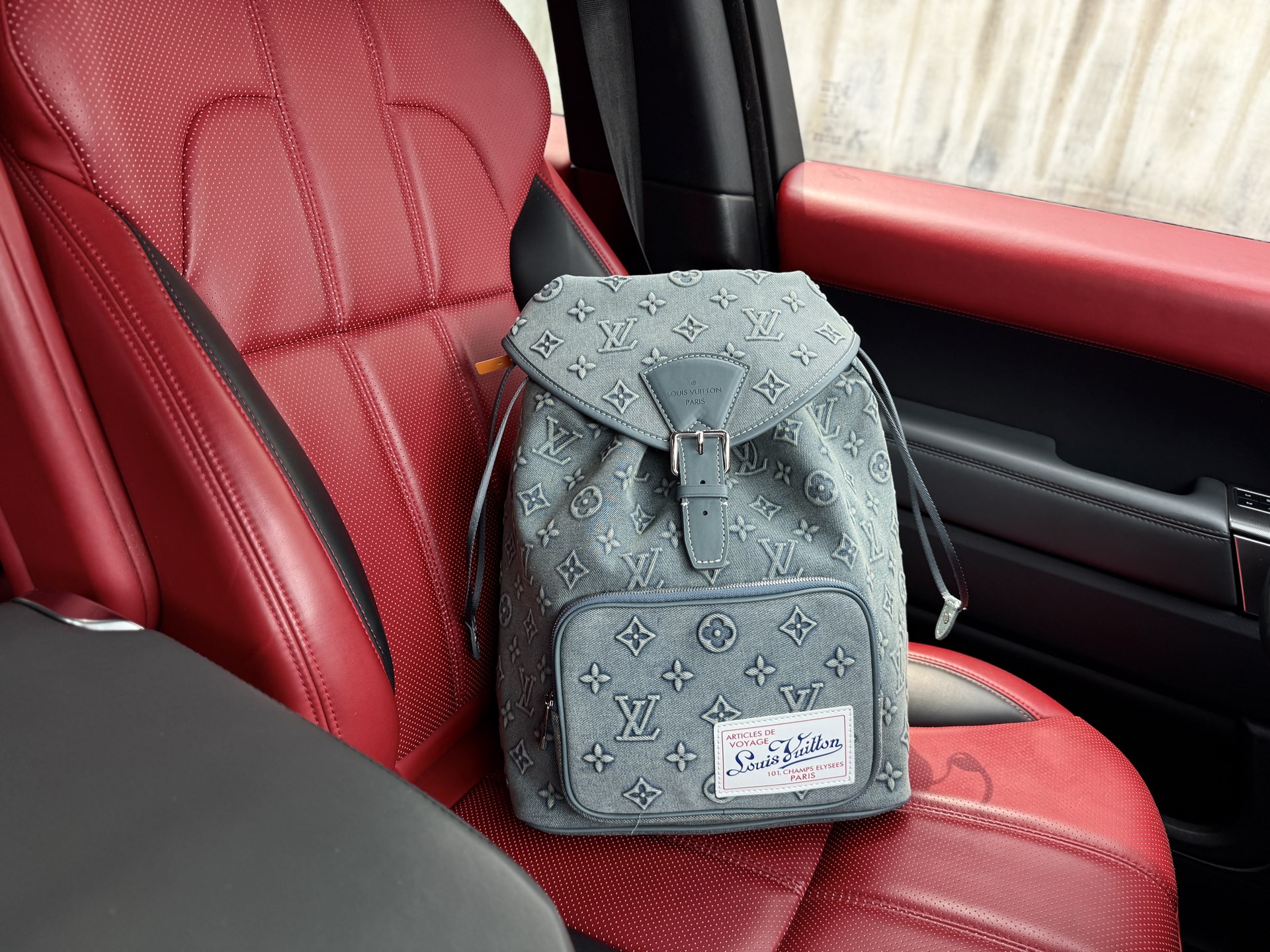 📷高端货 ️ 新款 “ Louis Vuitton ”lv双肩包💼 路易威登双肩包 M22534-包 【FW23新品】 LOUIS VUITTON Montsouris 复古老花做旧牛仔 涂层帆布拼牛皮革饰边 书包背包双肩包 常规 男款 牛仔蓝色 高清五金logo标志、专用里内里.顺滑拉链、油边平滑、做工精致每个细节到位!潮男必备款 规格:32x40x19cm(配飞机盒✈️➕折叠礼盒🎁)